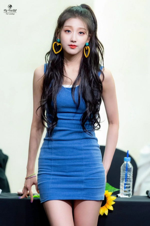 파란 벨벳원피스 러블리즈 예인 힙라인