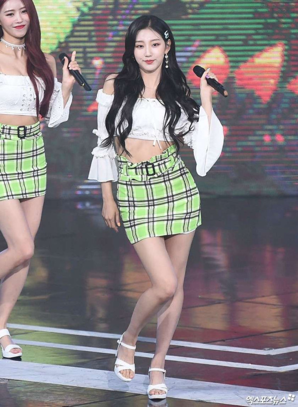 체크무늬 H라인 스커트 러블리즈 예인