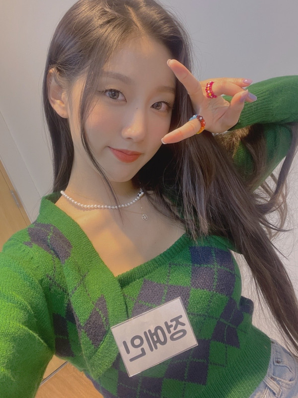 녹색 크롭티 정예인