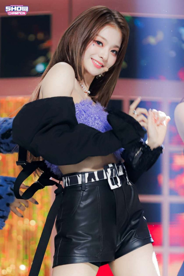 이나경 쇼챔 직찍
