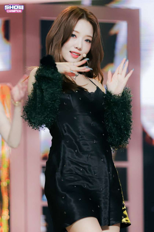 프로미스나인 노지선 얇은 끈슬립