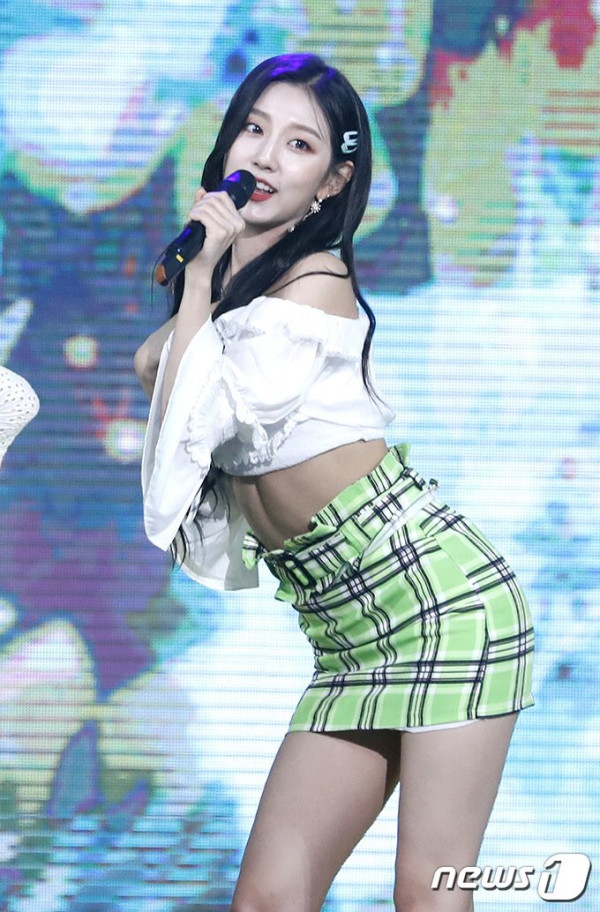 체크무늬 H라인 스커트 러블리즈 예인
