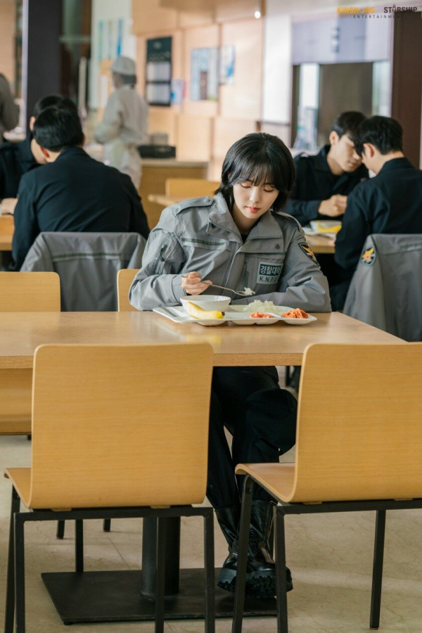 경찰이 된 채수빈