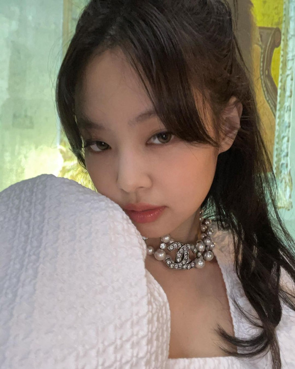 미니드레스에 검스 제니