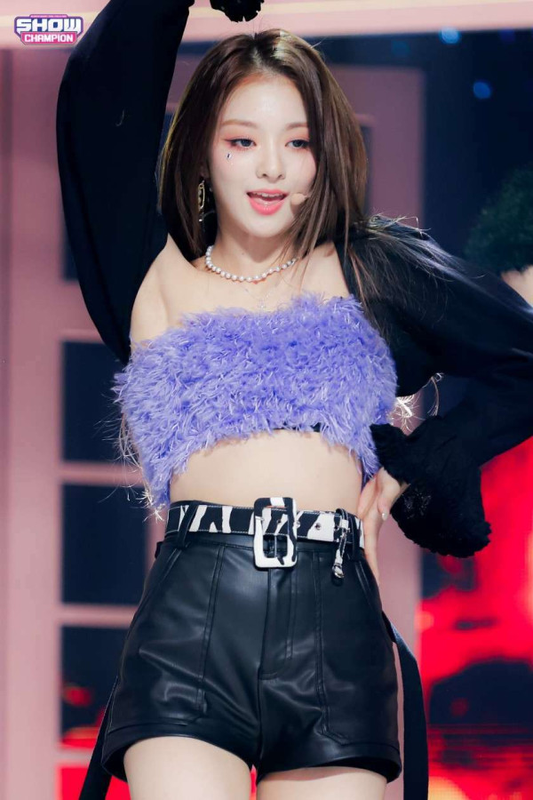 이나경 쇼챔 직찍