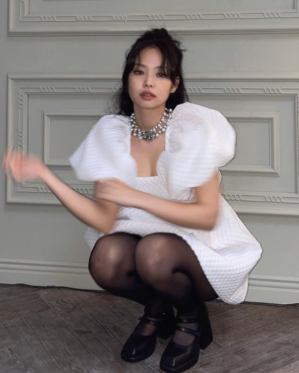 미니드레스에 검스 제니