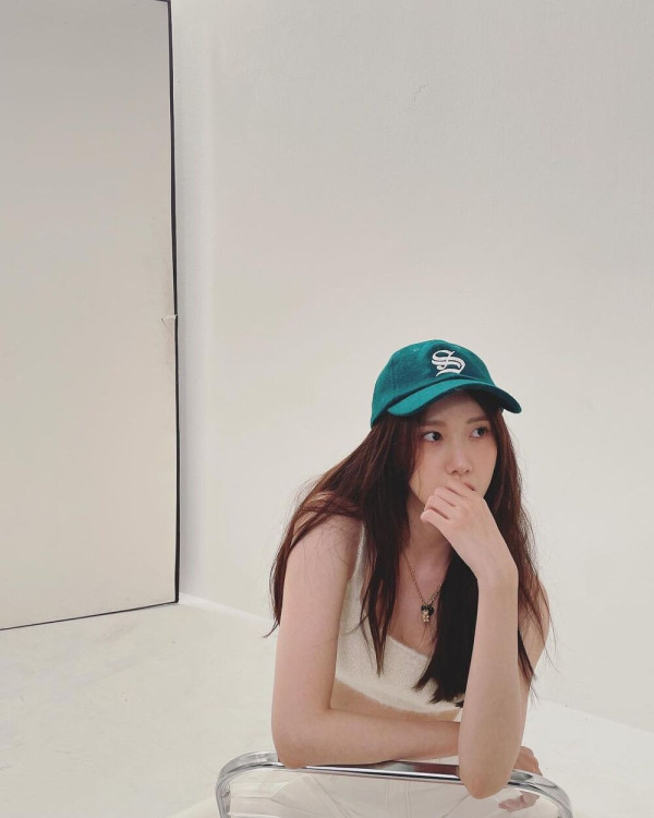 단추를 많이 푼 청청패션 윤아  권유리