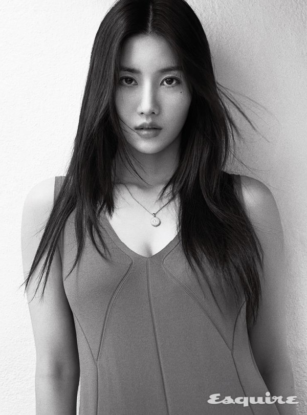 권은비,김채원 에스콰이어 화보