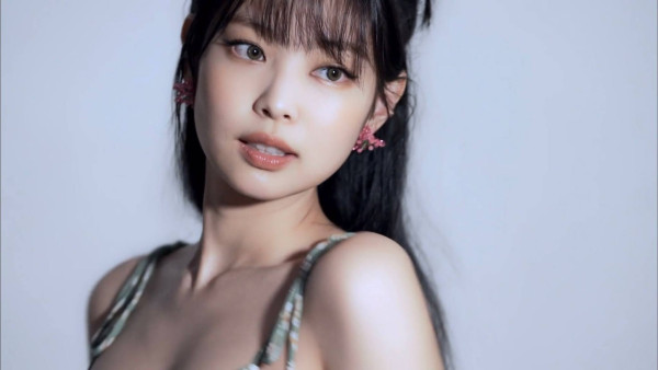 앞머리 내린 블랙핑크 제니