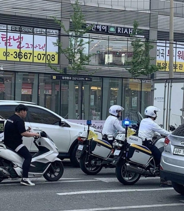 제..제발 뒤돌아 보지마