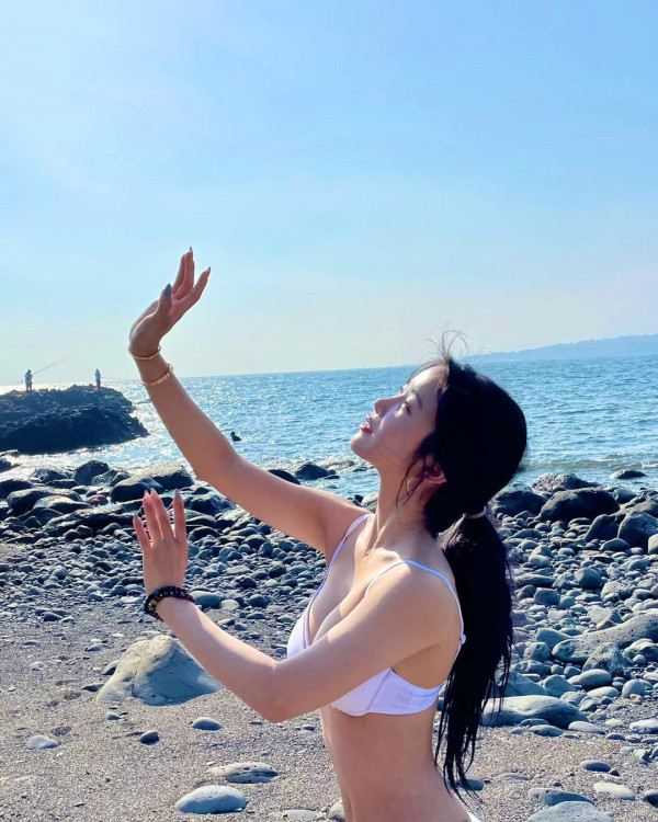 레인보우 조현영 최근 비키니