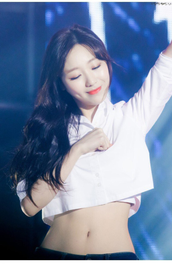 자신의 허리라인에 100% 만족한다는 연예인