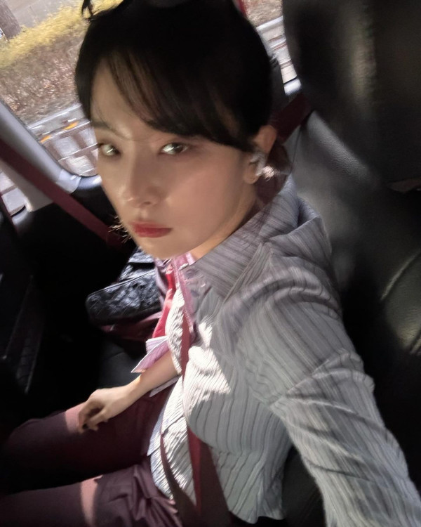 뿔테안경 쓴 슬기