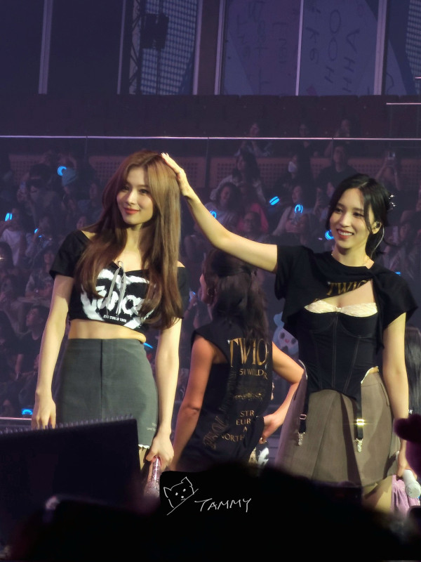 트와이스 사나,미나 란제리룩