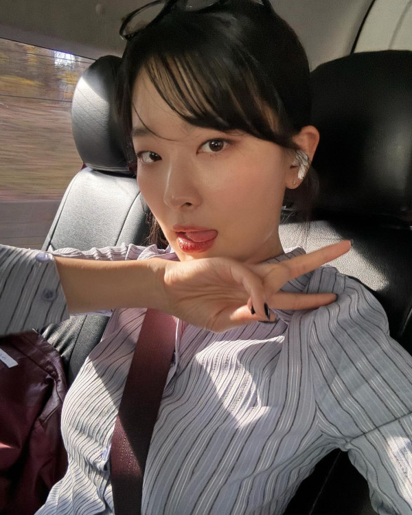 뿔테안경 쓴 슬기