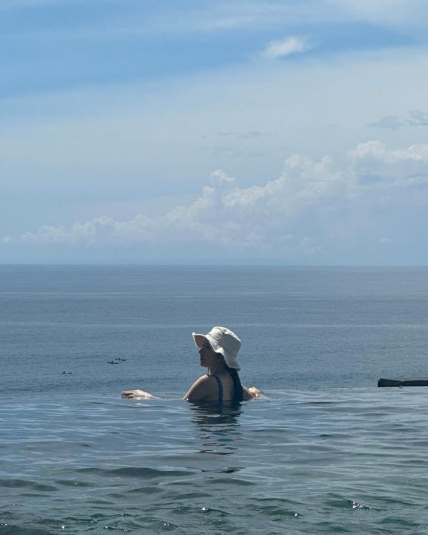 수영복 입은 우주소녀 보나