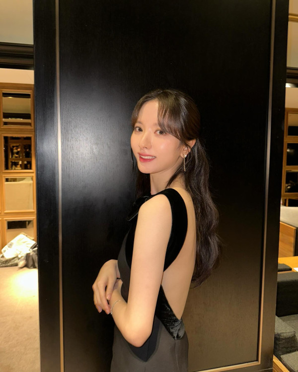 블랙벨벳 드레스 우주소녀 보나