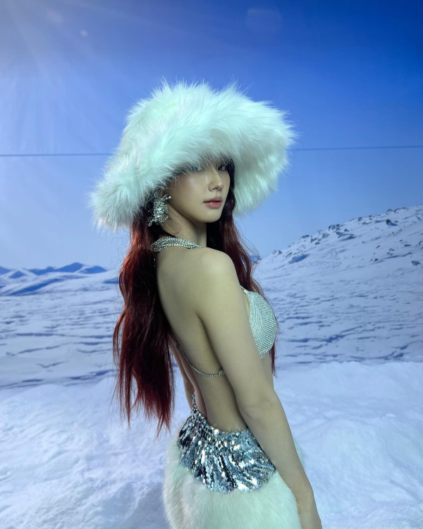 매끈한 기립근 몸매 (여자)아이들 미연