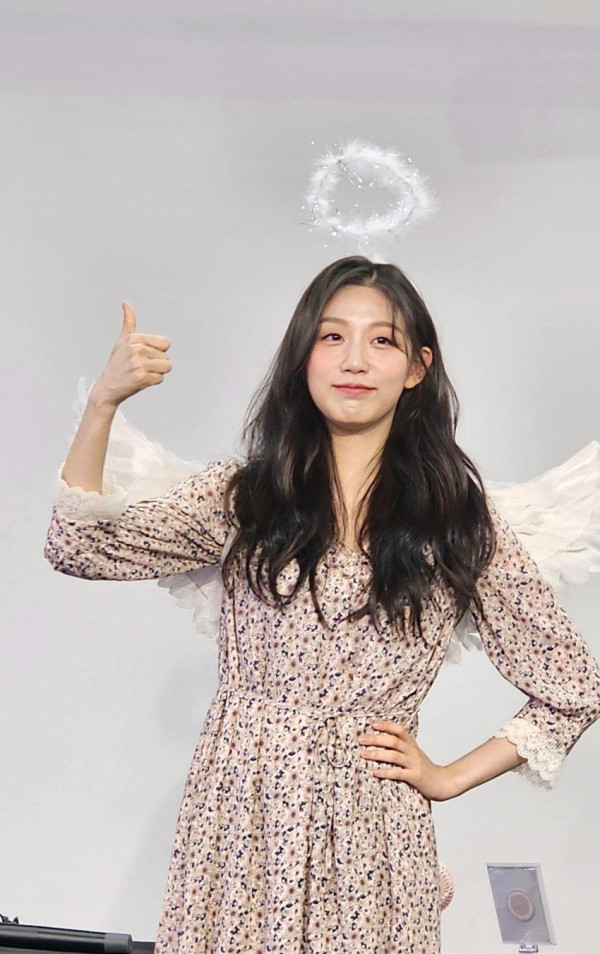 꽃원피스 입은 러블리즈 정예인