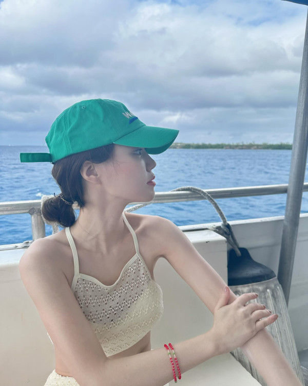 비키니 몸매 카라 허영지 & 허송연