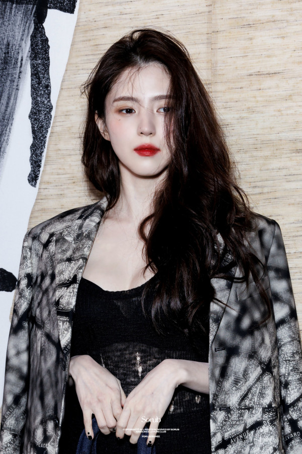 검은색 시스루 드레스 한소희