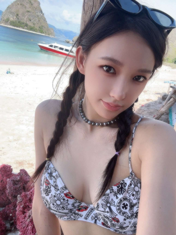 우주소녀 성소 비키니 몸매