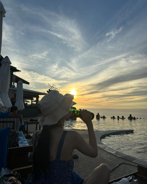 수영복 입은 우주소녀 보나