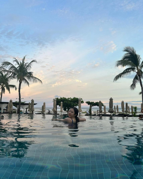 수영복 입은 우주소녀 보나