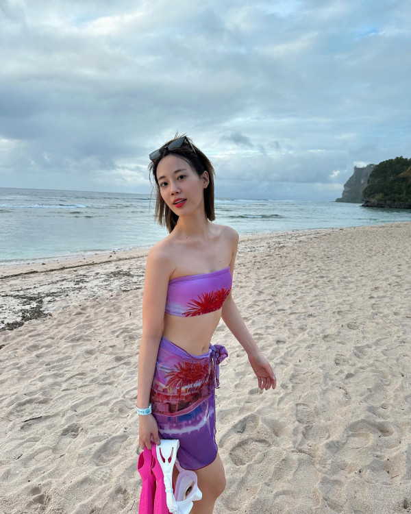 비키니 몸매 카라 허영지 & 허송연