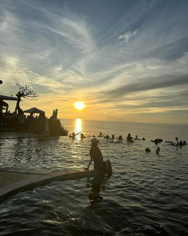 수영복 입은 우주소녀 보나