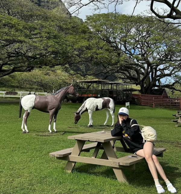 김민주 찢어진 청핫팬츠