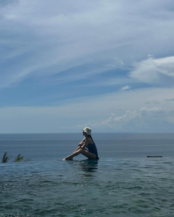수영복 입은 우주소녀 보나