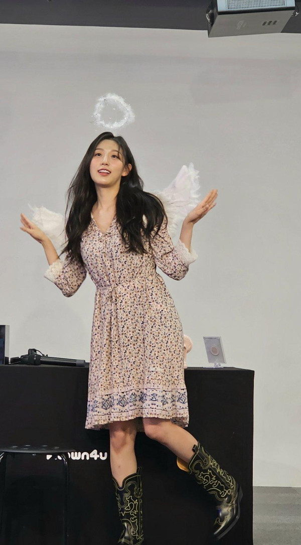 꽃원피스 입은 러블리즈 정예인