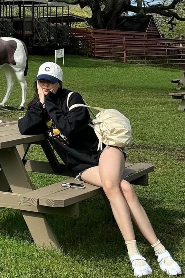 김민주 찢어진 청핫팬츠