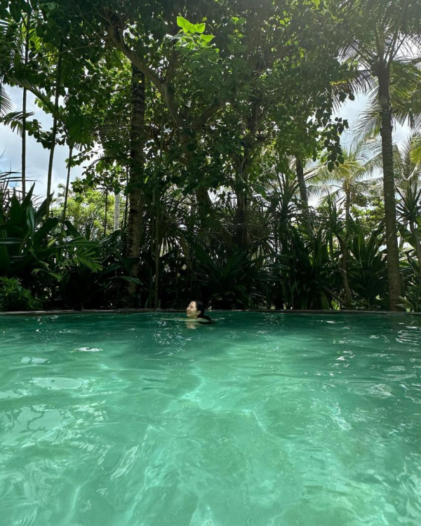 수영복 입은 우주소녀 보나