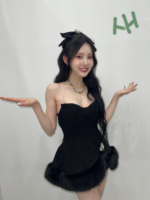 스테이씨 시은 블랙원피스