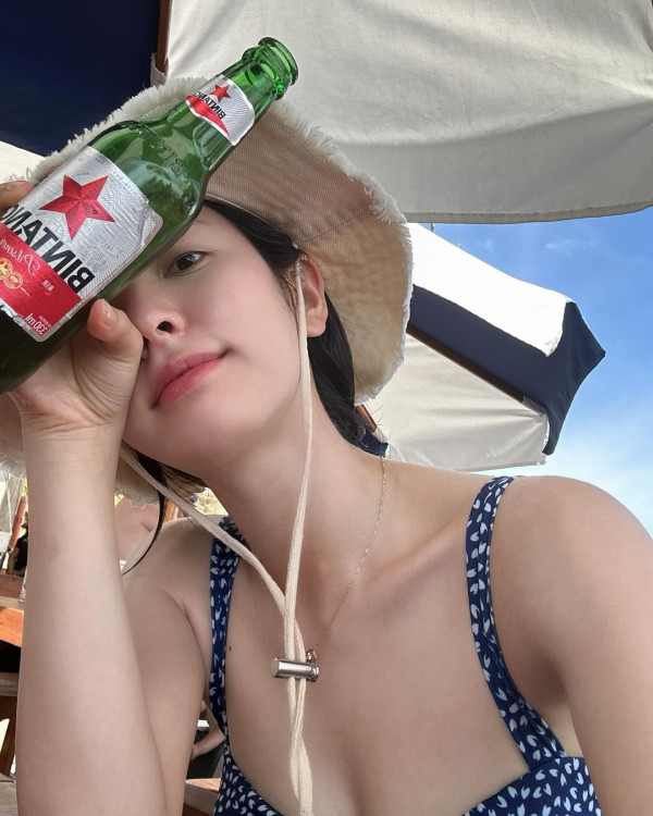 수영복 입은 우주소녀 보나