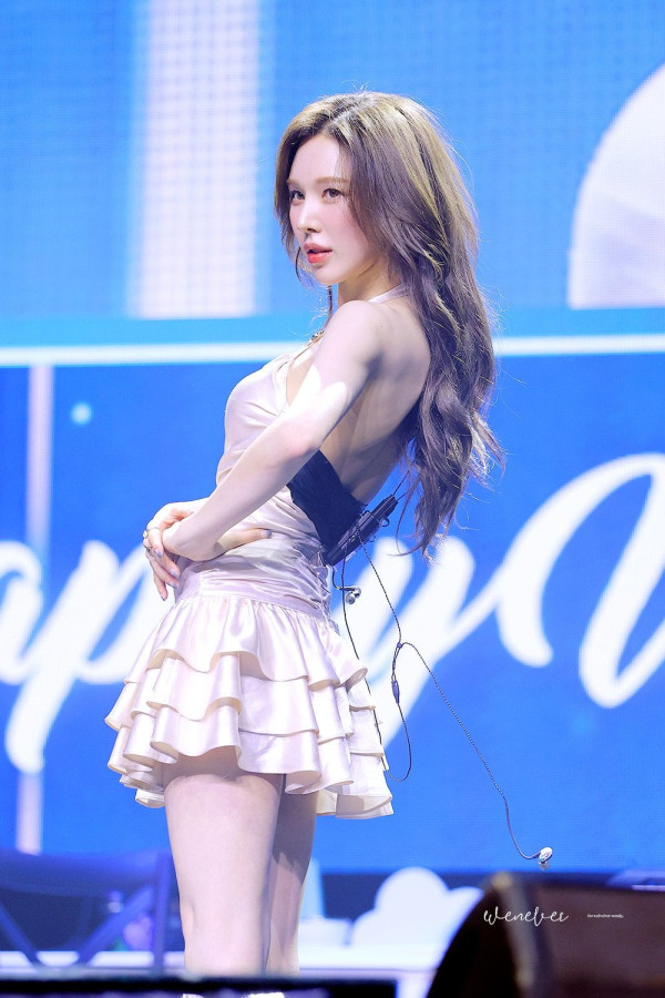 레드벨벳 웬디 끈원피스