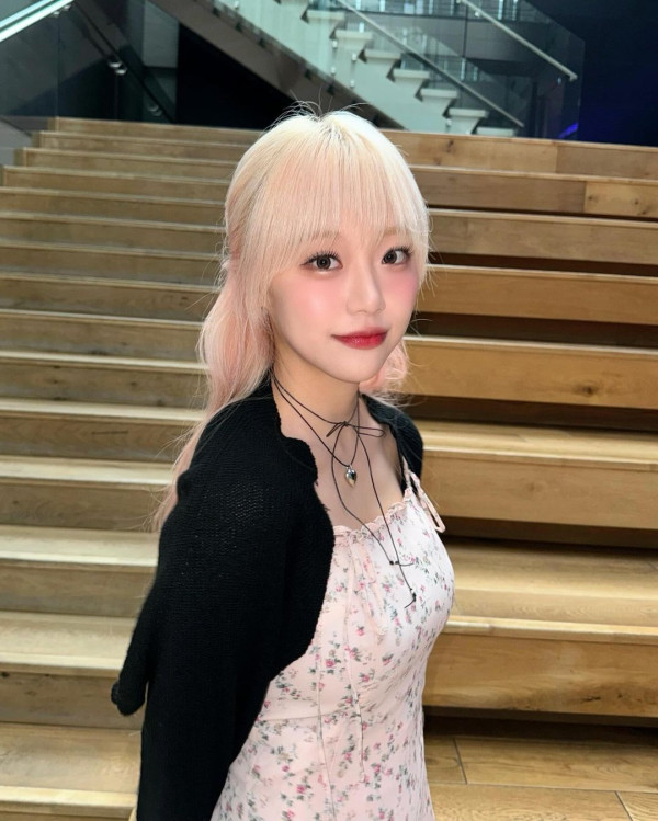 꽃원피스 입은 시그니처 지원