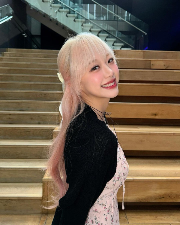꽃원피스 입은 시그니처 지원