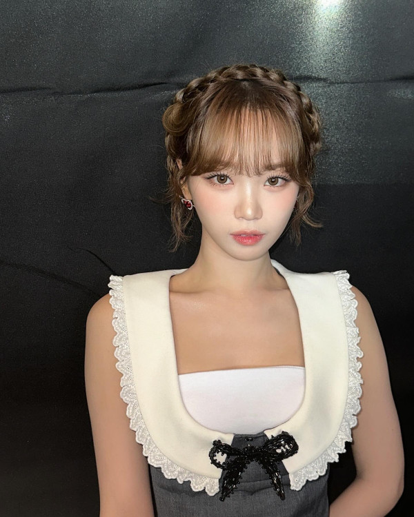 회색 미니원피스 르세라핌 김채원 인스타