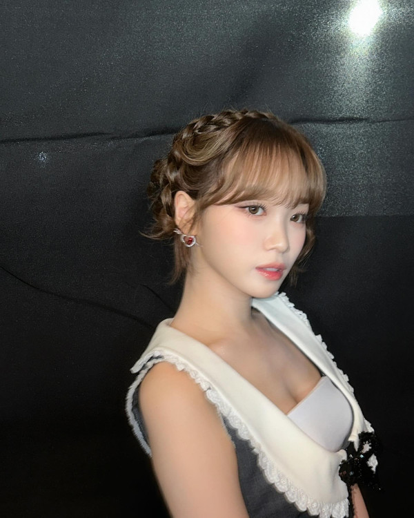 회색 미니원피스 르세라핌 김채원 인스타