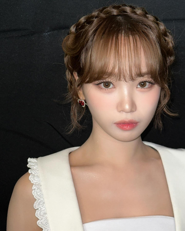 회색 미니원피스 르세라핌 김채원 인스타