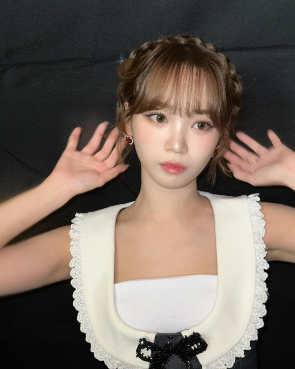 회색 미니원피스 르세라핌 김채원 인스타