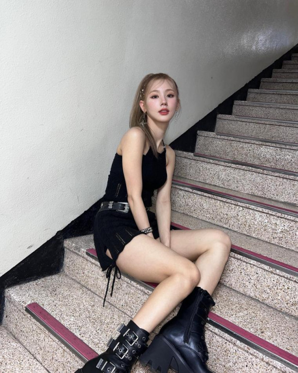 (여자)아이들 미연 검은핫팬츠
