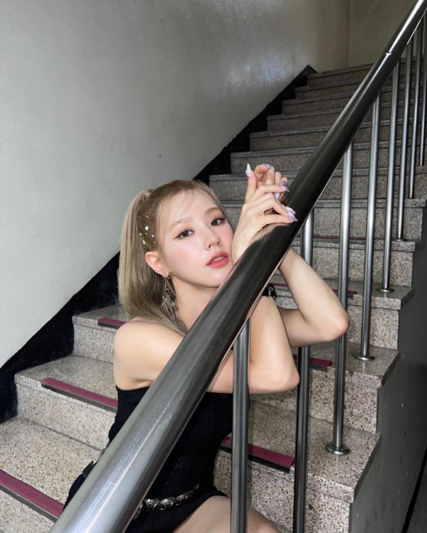 (여자)아이들 미연 검은핫팬츠