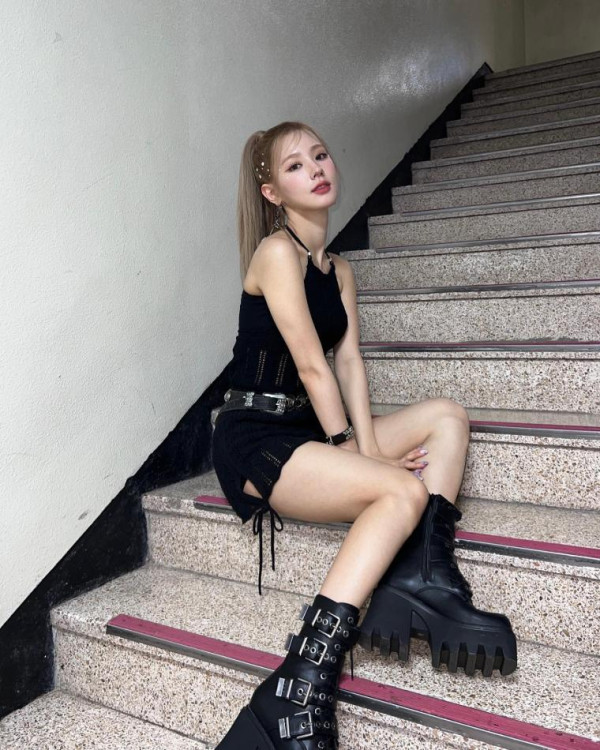 (여자)아이들 미연 검은핫팬츠