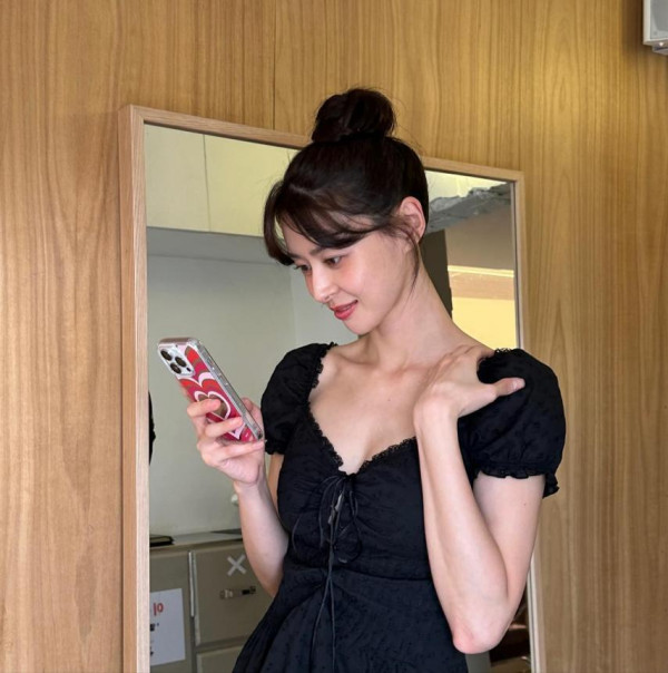 란제리룩 원피스 권나라