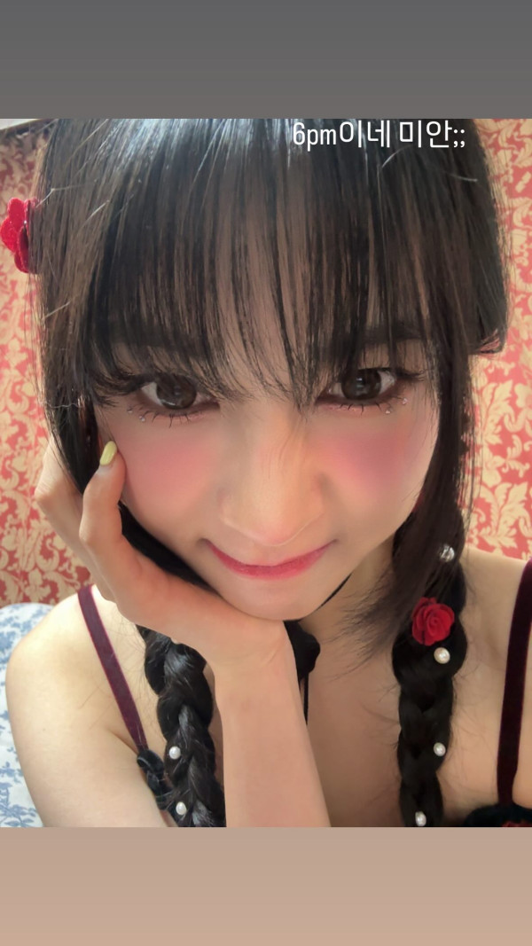 크리스마스 분위기 내는 에이핑크 오하영