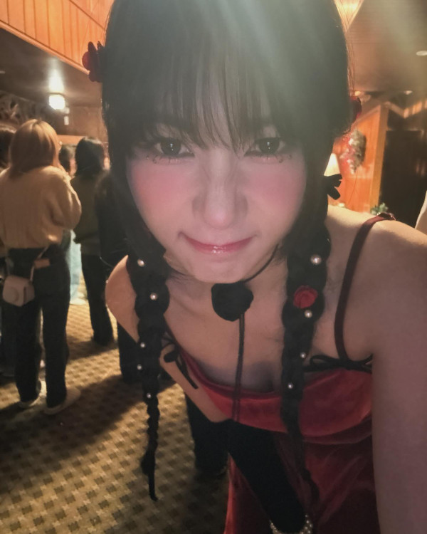 크리스마스 분위기 내는 에이핑크 오하영